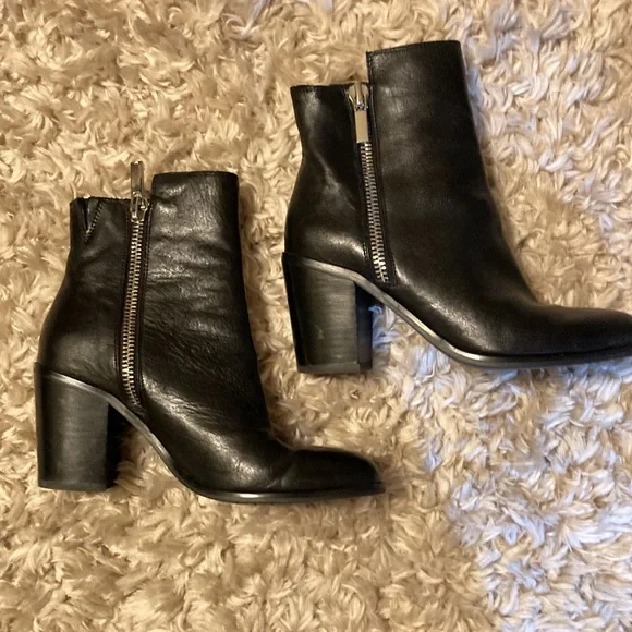 Kenneth Cole black leather ankle boot, Size 7 - Picture 8 of 11